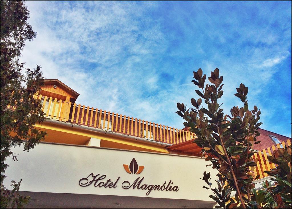 Hotel Magnolia Balatonszepezd Eksteriør billede